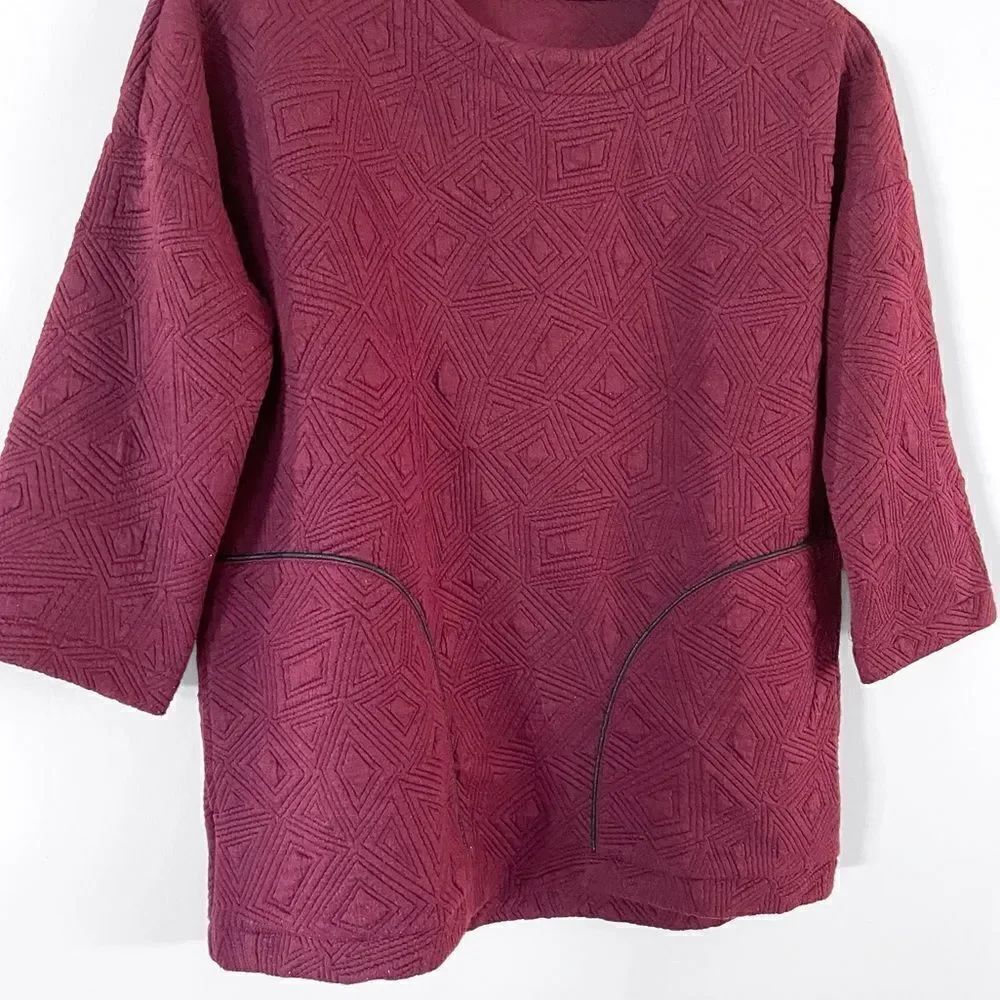 BCBG Oversized Textured Sweater Top - Picture 3 of 6